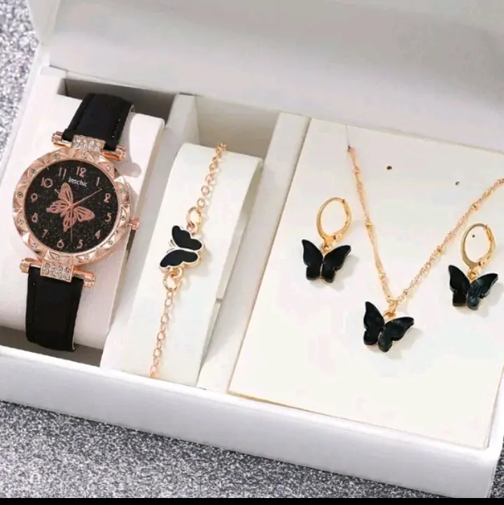 Aksesoris Satu Set Jam Gelang dan Lain-lainnya