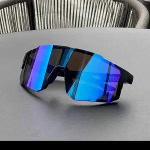 Kacamata olahraga bingkai besar baru, kacamata bersepeda luar ruangan one-piece, kacamata hitam mode pria dan wanita untuk mendaki gunung sunglasses Sport