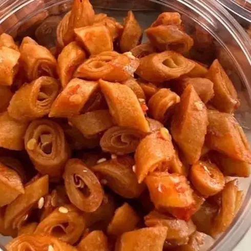 Lumring, lumpia kering bumbu pedas daun jeruk dan original