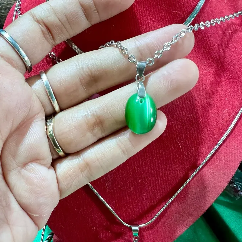 PROMO +Kalung liontin hijau (aura) sudah di blesing untuk pembuka aura POSITIF tinggal pakai saja dan tidak ada pantangannya 2