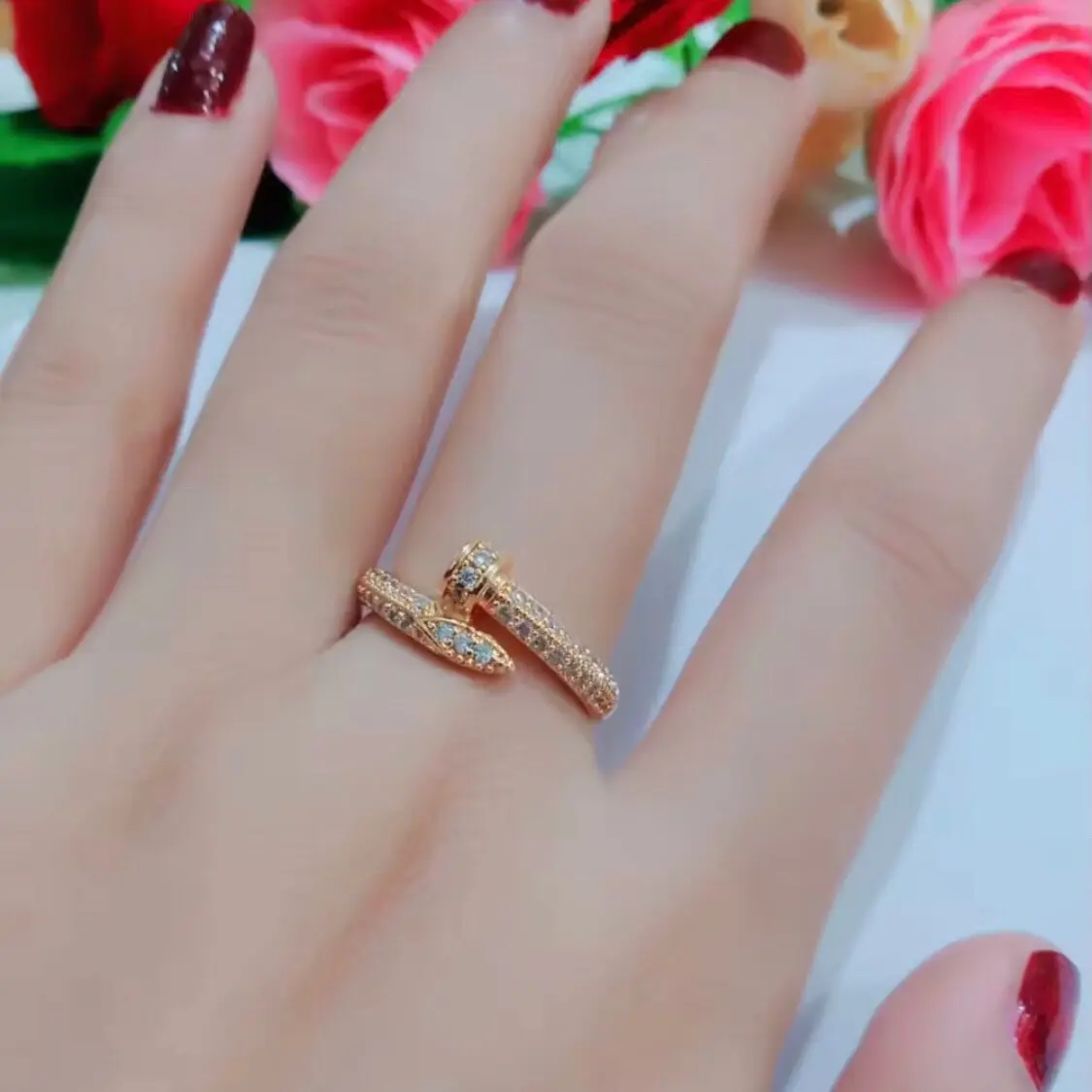 PERHIASAN WANITA CINCIN TITANIUM MOTIF PAKU PERMATA CANTIK GOLD DAN SILVER TERBARU ANTI LUNTUR