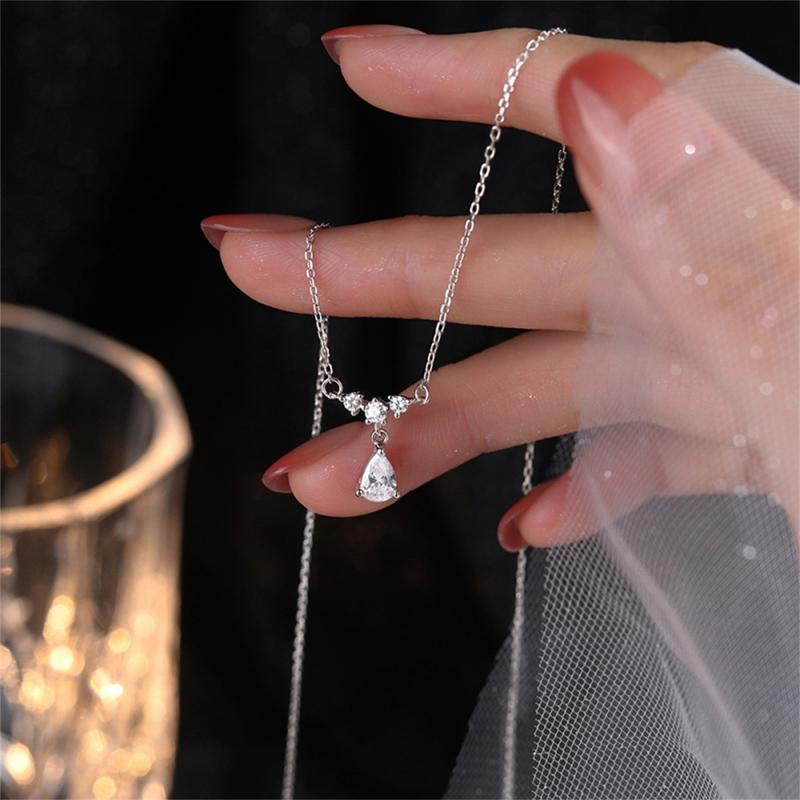 Kalung Wanita Titanium cewek anti karat Korean Style Niche Temperamen Hadiah Baru Desain Drop Air Perhiasan 9