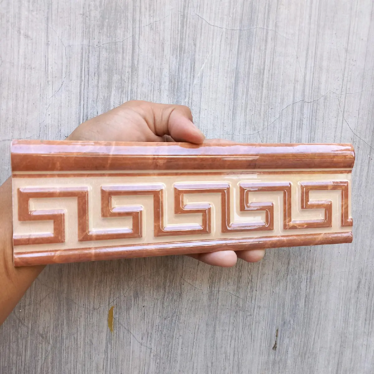 List dinding keramik ukuran 25x8cm