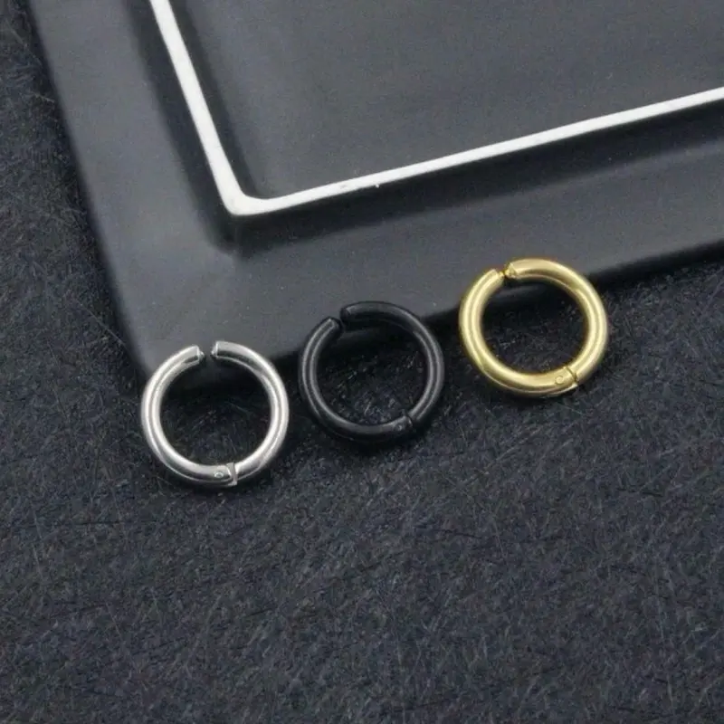 (COD) Anting Hoops Jepit Tanpa Tindik Pria Wanita Titanium Aksesoris Fashion Earrings Antikarat Silver Hitam 5