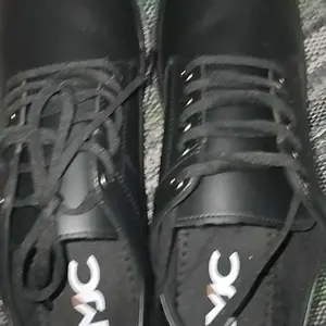 MJC Indonesia - URBAN Sepatu Pantofel Pria Hitam Perkantoran Shoes Formal Casual Kulit PU Anti Selip Ringan untuk Sekolah & Kerja Black
