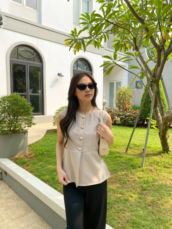 [REDCARPET] Haruki Blouse / Atasan Baju Wanita Casual Kancing Semi Formal Simple Grey Basic Cream Cewek Top Putih Rompi Vest Panjang Hitam 6