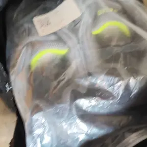 Sepatu tenis baru bernapas nyaman tahan aus anti-slip lembut bernapas pria dan wanita