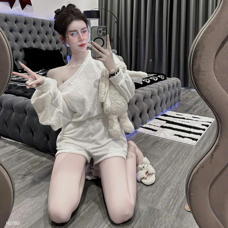 Set bộ nữ áo dài tay cổ rộng lệch vai form croptop mix quần sooc chất lông thỏ mềm mại MS360