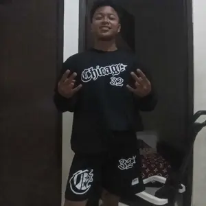 STREES One Set Crewneck & Shortpant CHICAGO  Setelan Berbahan Kain Fleece Lembut Adem Size M-XL