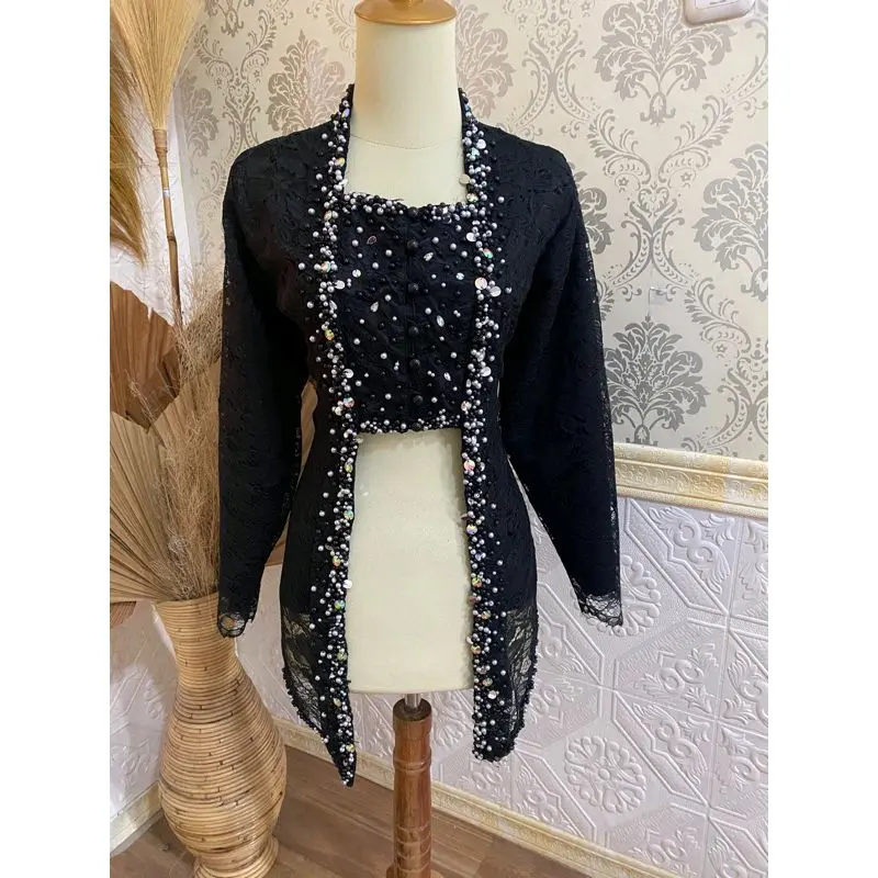 kebaya kutubaru bahan bludru squin dengan hiasan permata dan muriara