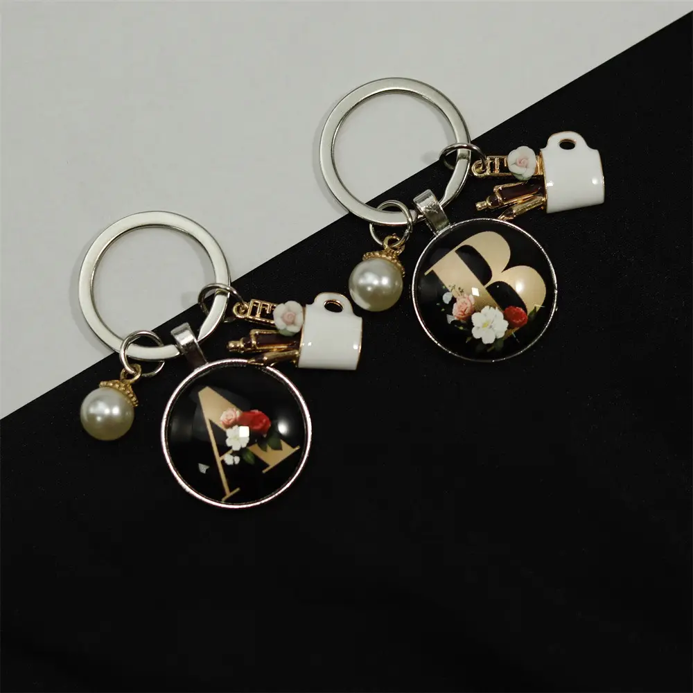 Keychain simple black A-Z letter pattern keychain can be used as a gift as a souvenir