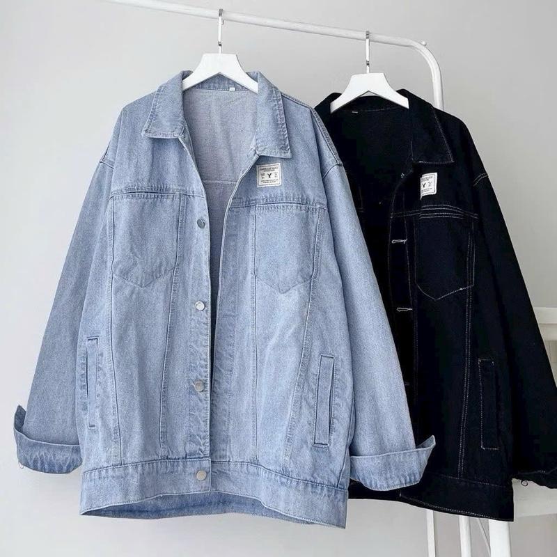 TIENSTYLE - Áo Khoác Jean Nam Nữ Mạc Logo Trắng Thêu Chữ Có Bigsize M-2XL Unisex Oversize Chất Denim Không Giãn Dày Dặn Bền Áo Khoác Đẹp Girl Phố Free Size Dài 69-72Cm