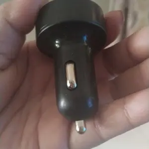Charger Mobil 66W Layar Digital LED Bahan ABS dan Logam 4 Port USB dan 1 Port Type C Fast Charging Cocok untuk Pengemudi Keluarga Perjalanan Mobil Warna Hitam Perak Universal 12V 24V
