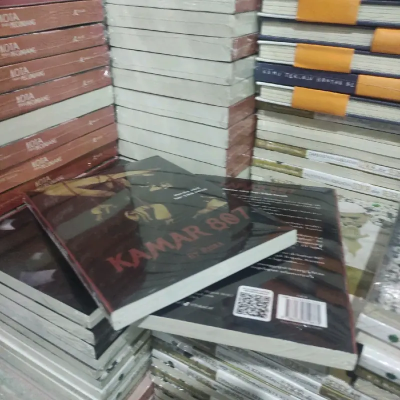 Buku Novel Kamar 807 - by Riska - Bookspaper 4