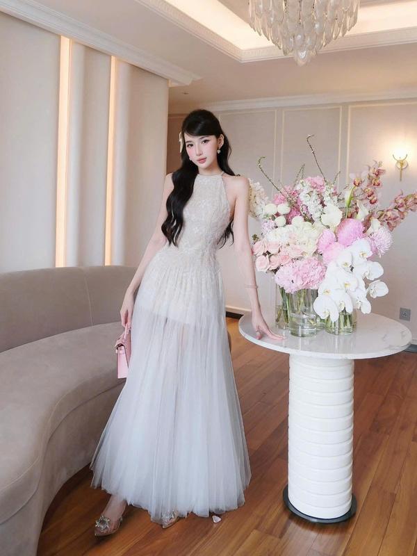 ĐẦM CỔ YẾM REN HOA DÁNG DÀI PHỐI LƯỚI BAY BỒNG | NÀNG THƠ DỰ TIỆC – ELORA DRESS