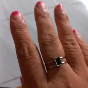 Cincin Titanium Motif Kotak Hitam 2 Layer Gold 24k Elegan dan Modern untuk Tampilan Mewah