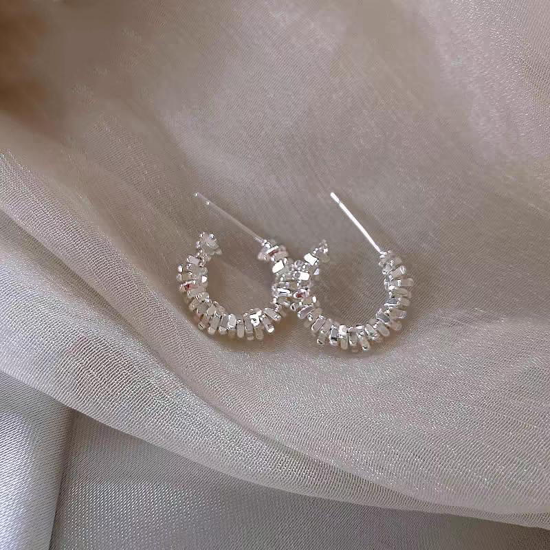 Product Introduction of Chunky Hoop Earrings Huggie Stud Earrings Silver Loop Clip-on Earrings for Women 15