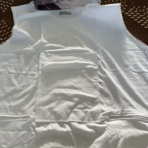 Singlet Dalaman Haji Umroh Kantong 3 Putih Renda Leher & Kantong Resleting Funngsional