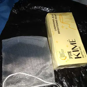 [BUY 1 BOX GET 2 BATANG] KIME Luminizing Jeju Brightening Soap 100GR | Volcanic Ash Charcoal Niacinamide Collagen | Sabun Mandi Pencerah Badan Wajah Glowing Pemutih Tubuh Muka Mencerahkan Kulit Leher Kaki Tangan Ketiak Whitening Eksfoliasi Flek Hitam