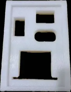 Bahan pengemas bubble wrap melindungi barang dari benturan.