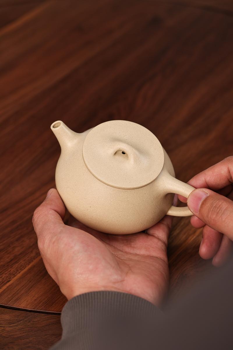 Product Introduction of Chinese Yixing purple clay teapot 100% natural purple clay teapot Huanglongshan Benshan green clay teapot 200 ml 10