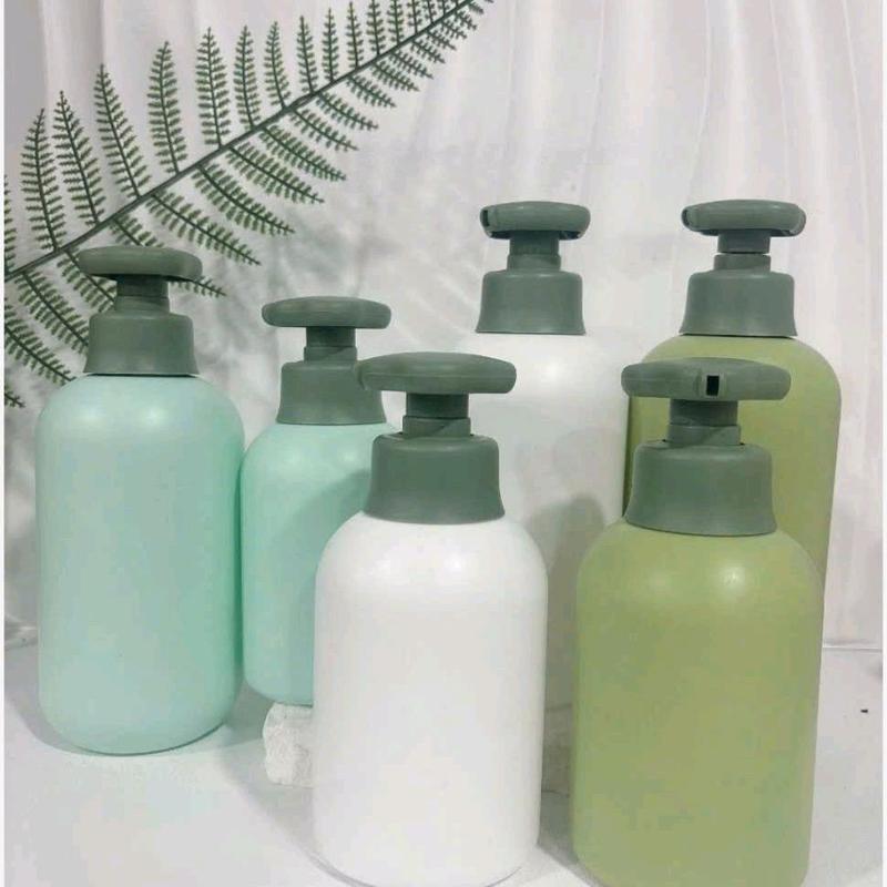   COMBO 2 CÁI  Chai Nhựa HDPE 1 Lớp 300ml 500ml Vòi Nhấn Bông Xanh Đựng Dầu Gội Sữa Tắm Kem Dưỡng Lọ Chiết Mỹ Phẩm 