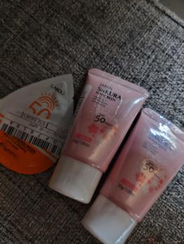Product Review of High Protection Sakura Sunscreen SPF50+++ Waterproof Moisturizing Long-lasting Moisturizing Face Refreshing UV Protection Facial Skincare Moisturizer Moisture Skin Repair from N**z 0