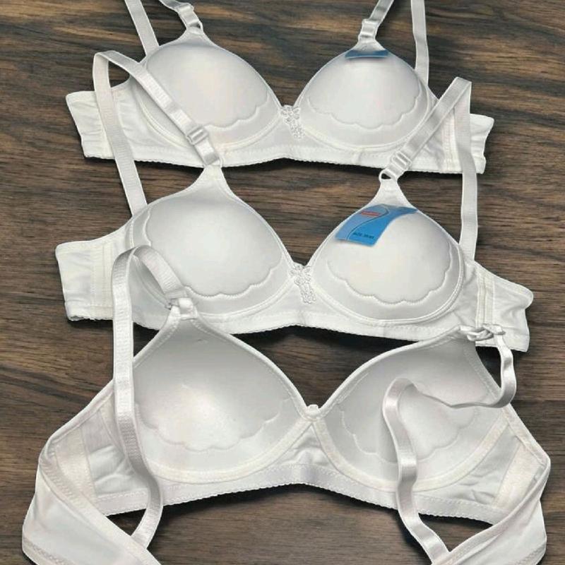 combo áo ngực nữ không gọng màu trắng . áo lót nữ trơn mút mỏng không gọng . Bản lưng 2 móc cài. mã ( 319 )