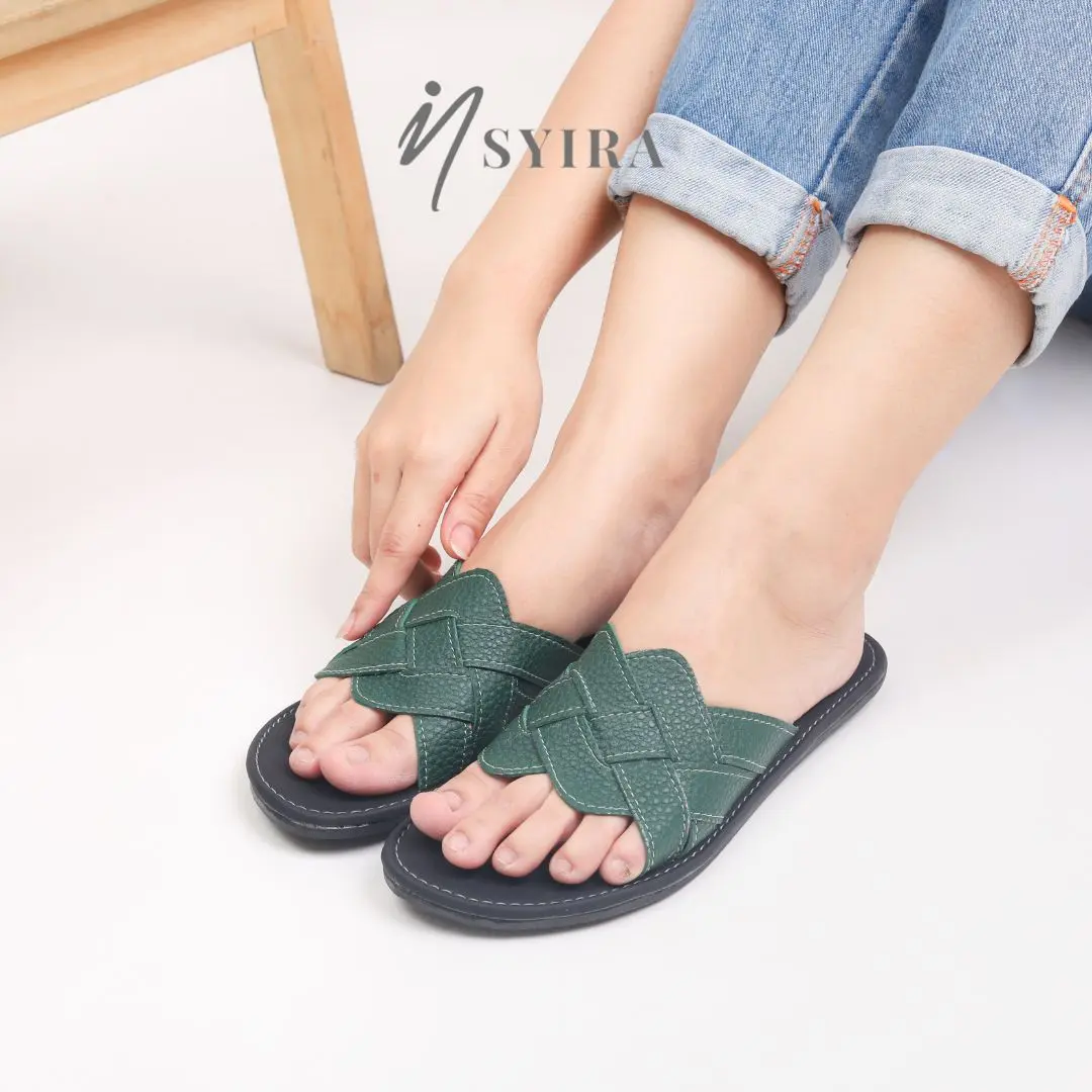 Insyira - Sandal Wanita Sharlina / Sandal Papirut Wanita Non Slip Alas Hitam / Sandal Wanita Slop Ketupat Merah Sendal Karet
