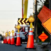 Gambar Solar Warning Light Traffic Cone Tonata / Lampu Safety Cone Kuning / Lampu Peringatan Solar untuk Cone / Solar Traffic Warning Light / Aksesoris Safety Cone / Lampu Peringatan Area Kerja / Peralatan Safety Jalan / Aksesoris Pengaman Lalu Lintas dari Tonata Indonesia Kab. Tangerang 4 Tokopedia