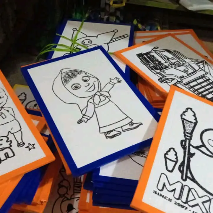 mainan lukis karakter Toys satu paket