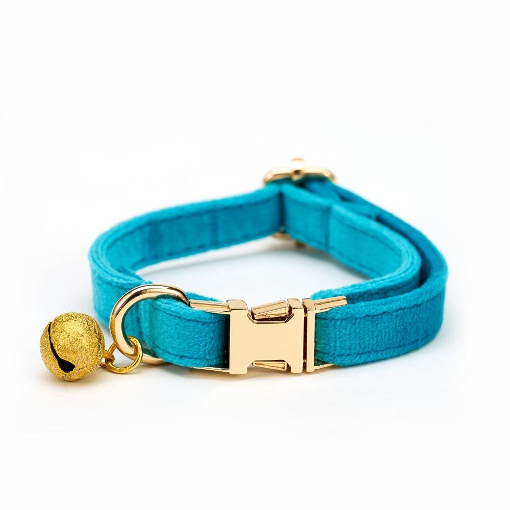 Collar Kucing Velvet Soft dengan Lonceng Emas & Buckle Ajustable | Soft Velvet Cat Collar with Gold Bell & Adjustable Buckle