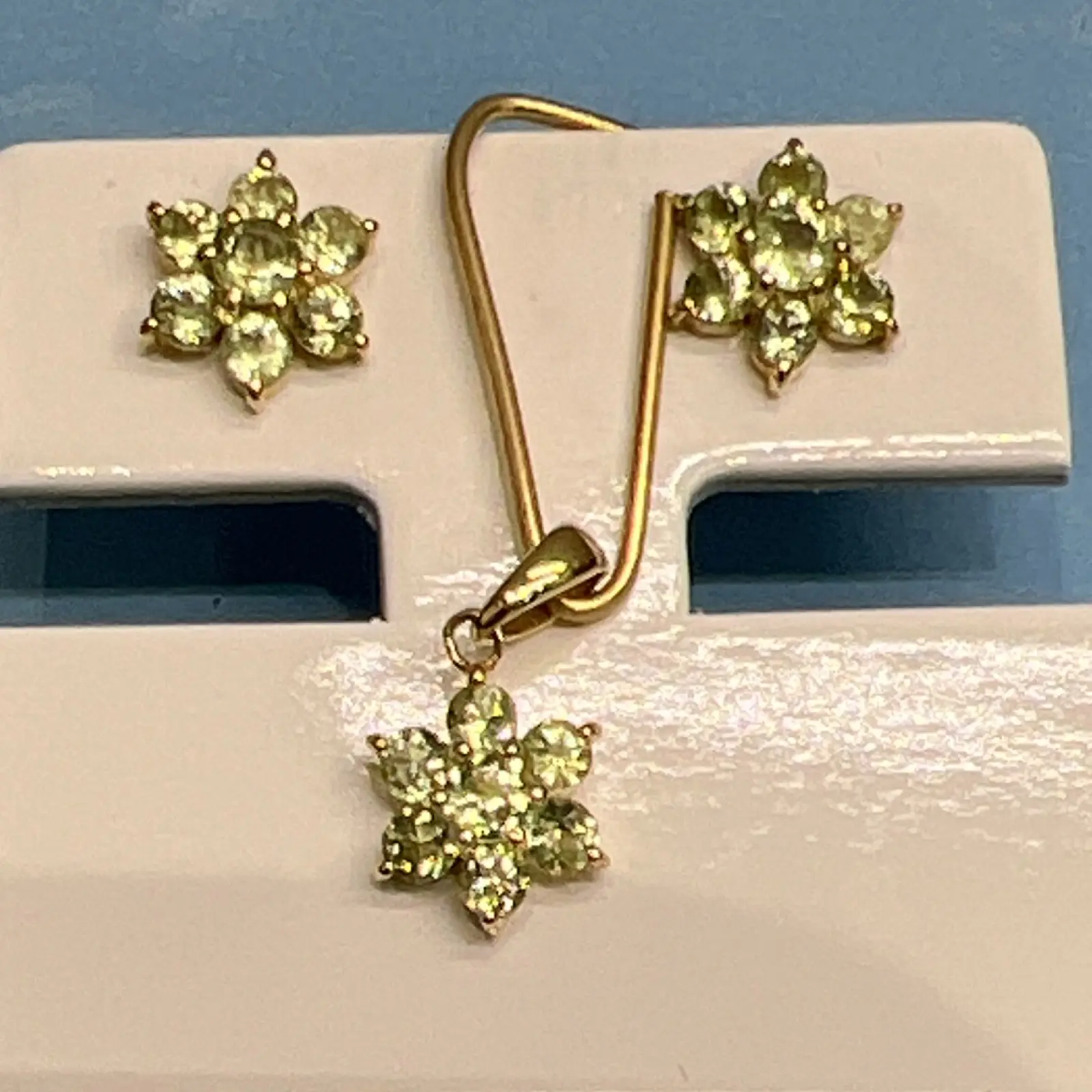 WG294 Asherée 17365700 PERIDOT EARRINGS PENDANT SET , K18YG 0.856 gms, DIA 0 cts, NET WT 1.036 gms