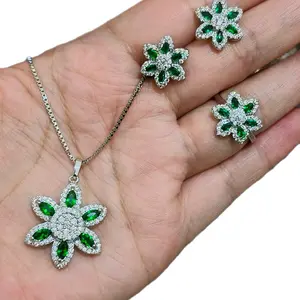 Set Perhiasan Bunga Emerald - Produk Set Emerald dengan Desain Bunga