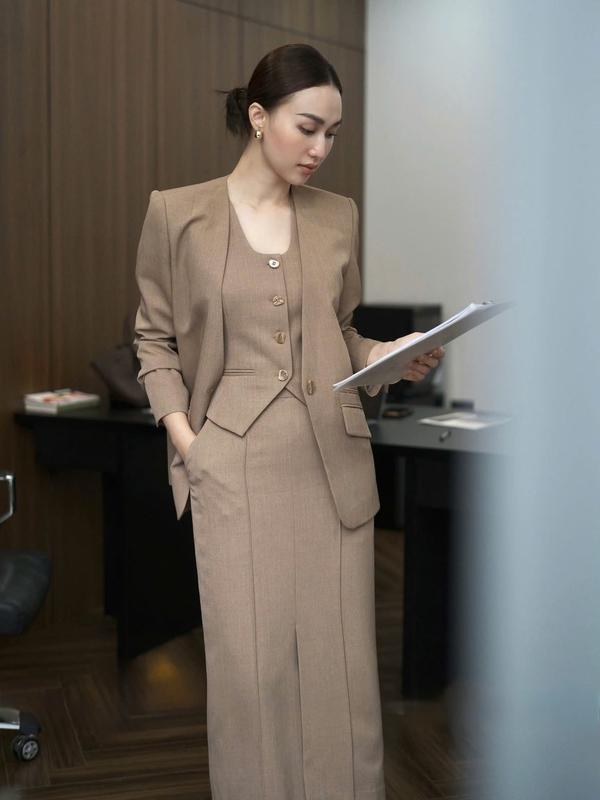  Sét 3 Chi Tiết Thiết Kế Hà Anh Kiểu Dáng Công Sở Áo Khoác Dài tay Phối Áo Gile Kèm Chân Váy Bút Chì Phù Hợp Mặc Đi Làm  Đi Chơi  Có Bigsize N77 