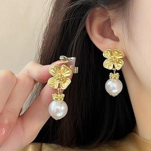 Anting-anting Stud Bunga, Gaya Perancis Retro, Untuk Wanita, Item Terlaris Baharu, Wangian Elegan, Gaya Ringkas Mutiara, Aksesori Barang Kemas yang Indah