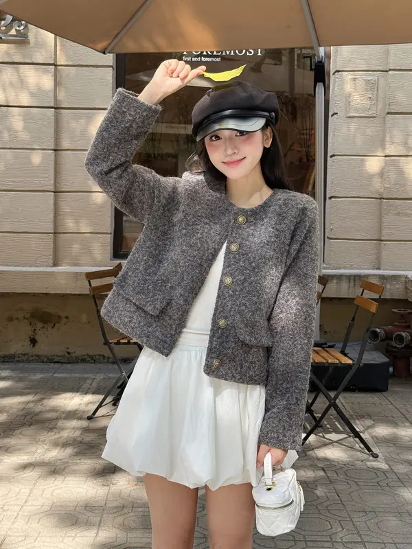 Áo Khoác Dạ Tweed Kiểu Nữ 2 Lớp Có Đệm Vai Dáng Ngắn Basic Chi Tiết Cổ Tròn Cúc Đồng Mùa Thu Đông Kimee - KA688 | BigBuy360 - bigbuy360.vn