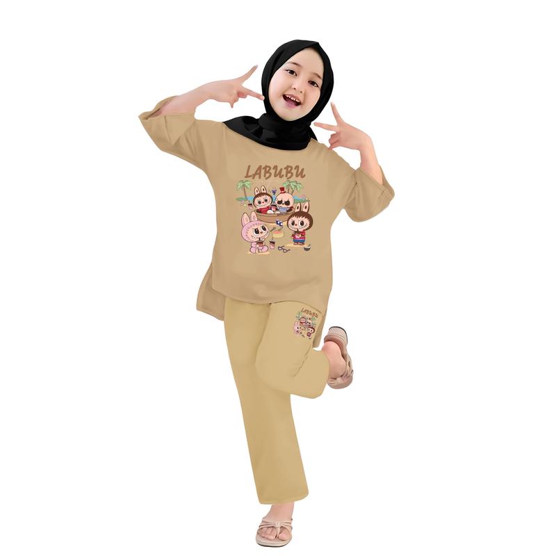 Baju Anak Perempuan - Setelan Kaos dan Celana Panjang Anak Cewek Fashion Pakaian Belah Usia 4-13 Tahun - Motif BEACH LABUBU Pink 3