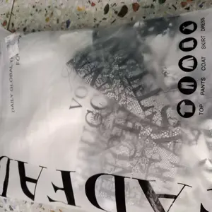 FADFAD Setelan dua potong dengan atasan lengan pendek modis dan celana panjang bermotif baru