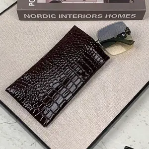 Dompet Croco Glosy Pelindung Kacamata sarung kaca mata wanita Glasses dengan Desain Elegan dan Fungsi Praktis untuk Perlindungan Optimal