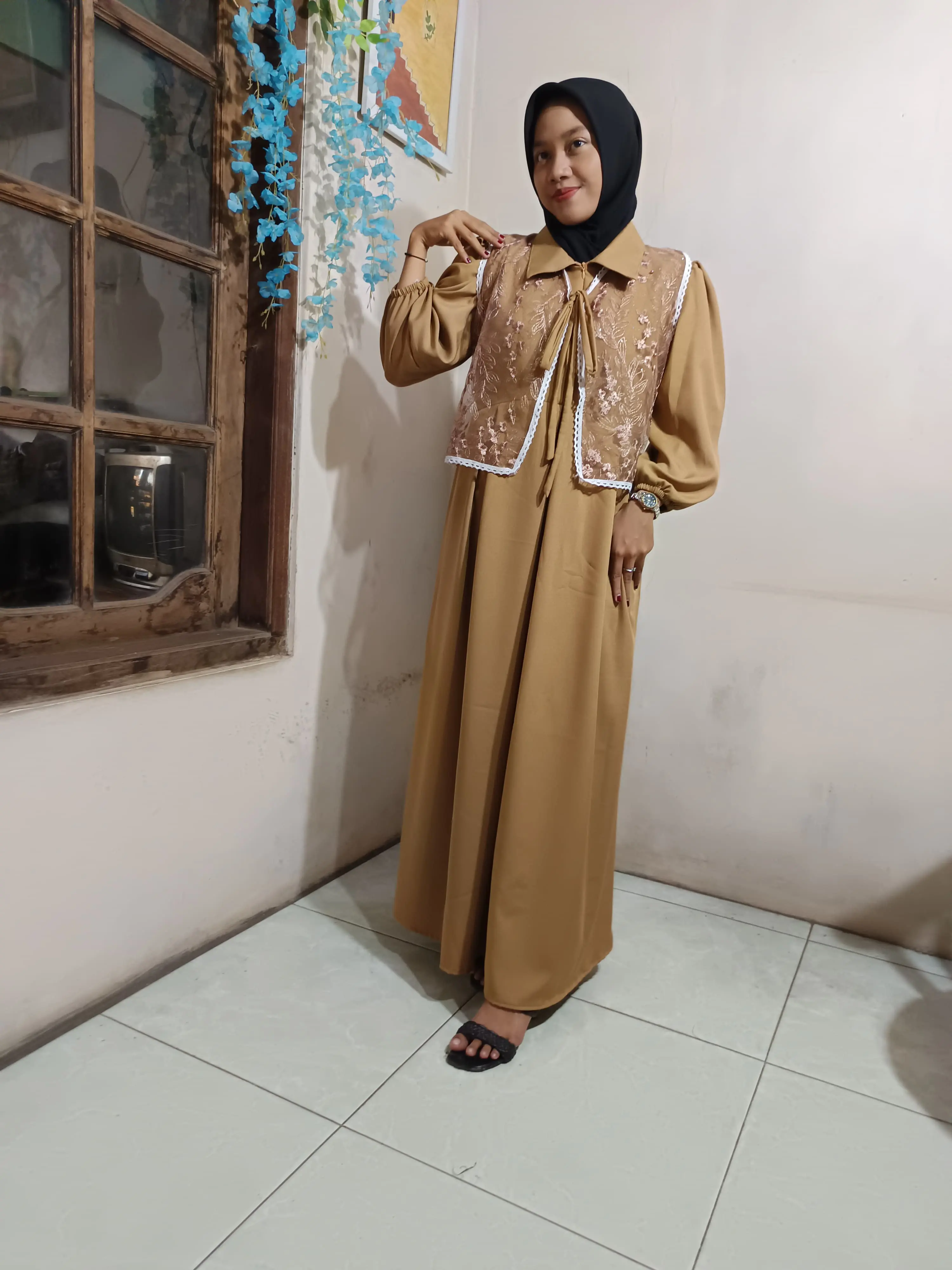 HANNA DRESS by STAR 09 STORE Dress remaja dengan bahan shakila premium berpadu brukat tille motif yang anggun dan elegan di segala acara resmi maupun santai.