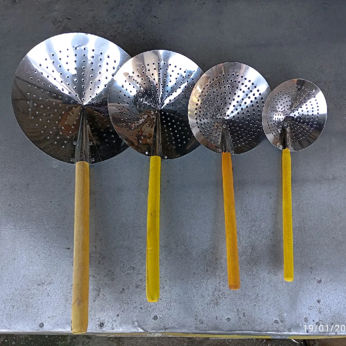 Serok gorengan gagang kayu