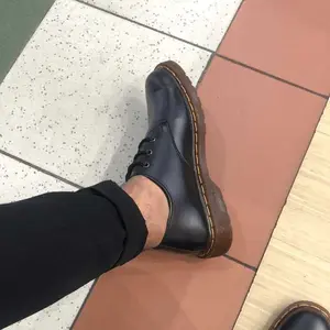 Dokmar Sepatu Low Boots Formal Pantofel Kasual Hitam Semir Pria Casual Tali Pendek Antislip Kerja Shoes Model Simple Nyaman Digunakan Edisi Terbatas Dengan Model Baru Dan Trendy