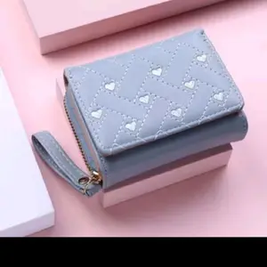 Dompet Aurora untuk Wanita dengan Desain Hati dan Slot Kartu