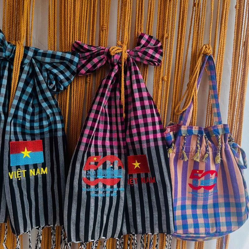 Túi Thần Tài Dây Rút Khăn Rằn Nam Bộ In Logo 50 Năm Giải Phóng Miền Nam - Màu Ngẫu Nhiên 2