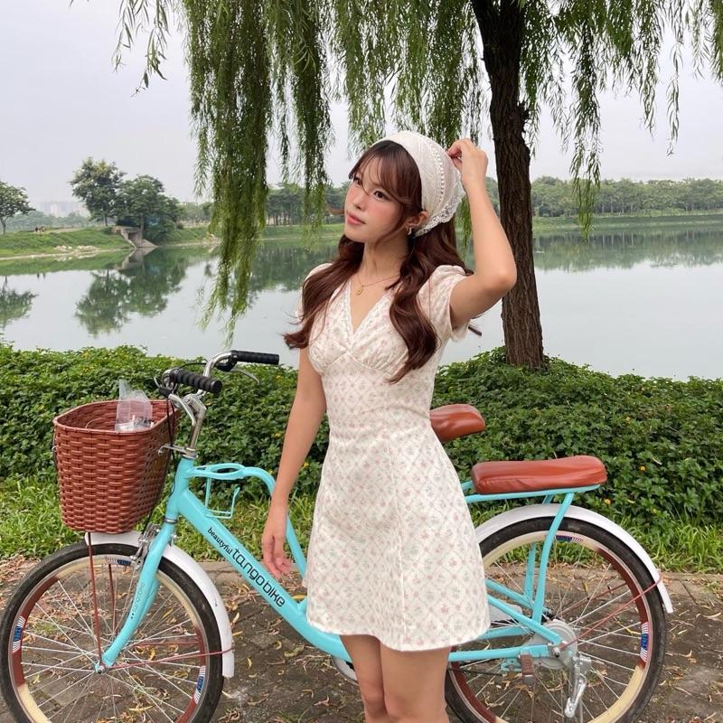 Váy Liền Hoa Nhí Tay Ngắn Cổ V , Đầm Hoa Nhí Cổ V Erotas ( có thắt dây ở eo )