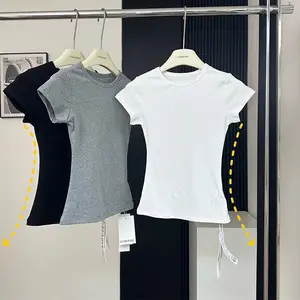 Kaos abu-abu melar lengan pendek slim fit