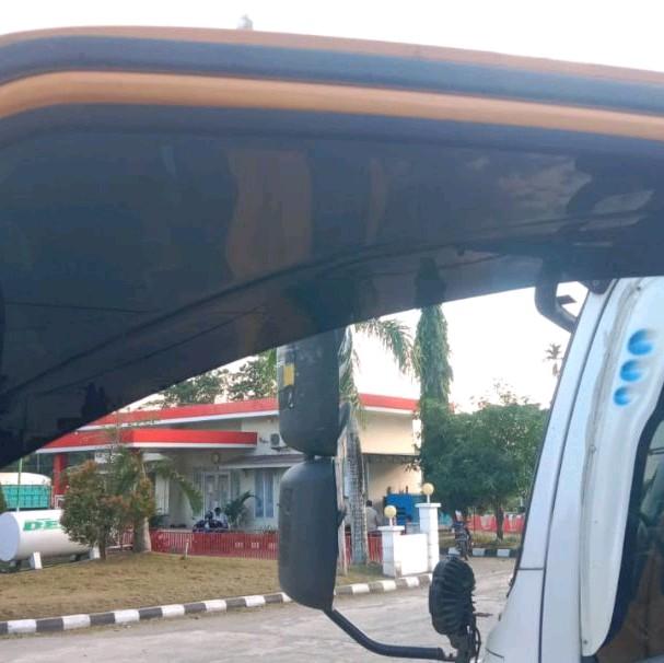 Talang Air Mobil Model Fuso Fighter Lebar/Kupu Kupu Tahun 2019 Up - 1 Set (Kiri dan Kanan) dengan Lem Perekat Double Tape Car Penutup 1