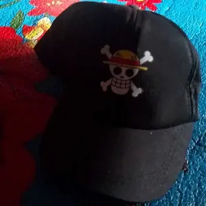 Topi ONE PIECE Anak Fashion Kids untuk Penggemar Karakter ONE PIECE Warna Putih & Hitam