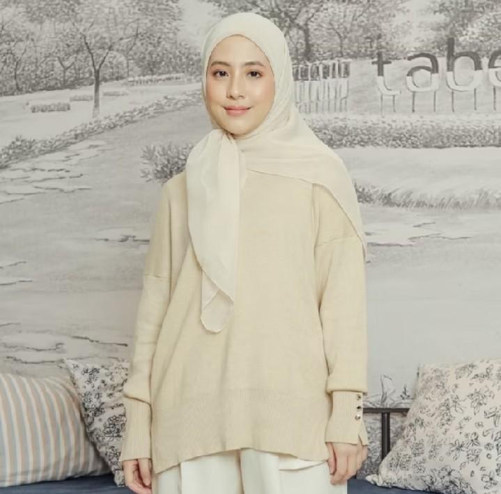 Product Introduction of atasan baju blus rajut kancing tangan Sweater   Oversize Wanita Outer Panjang 3